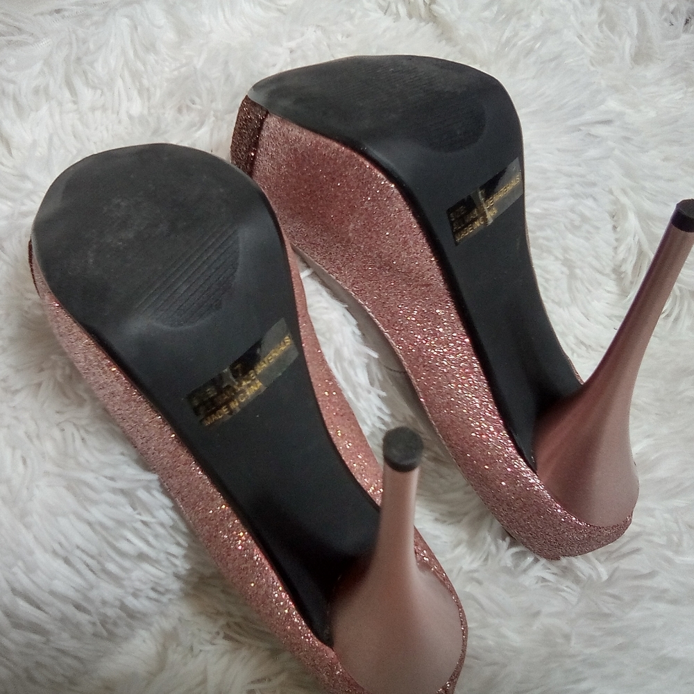 Multi-Color High Heel Pump - Picture 5 of 9